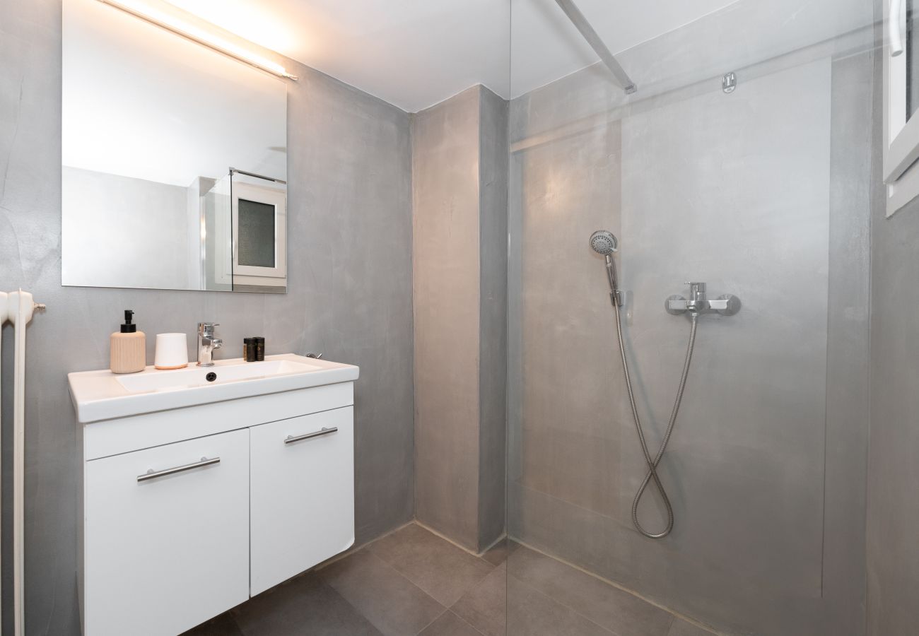 Apartment in Zografou - Modern 2 Bedrooms apartment, 5 mins walk to metro & Park