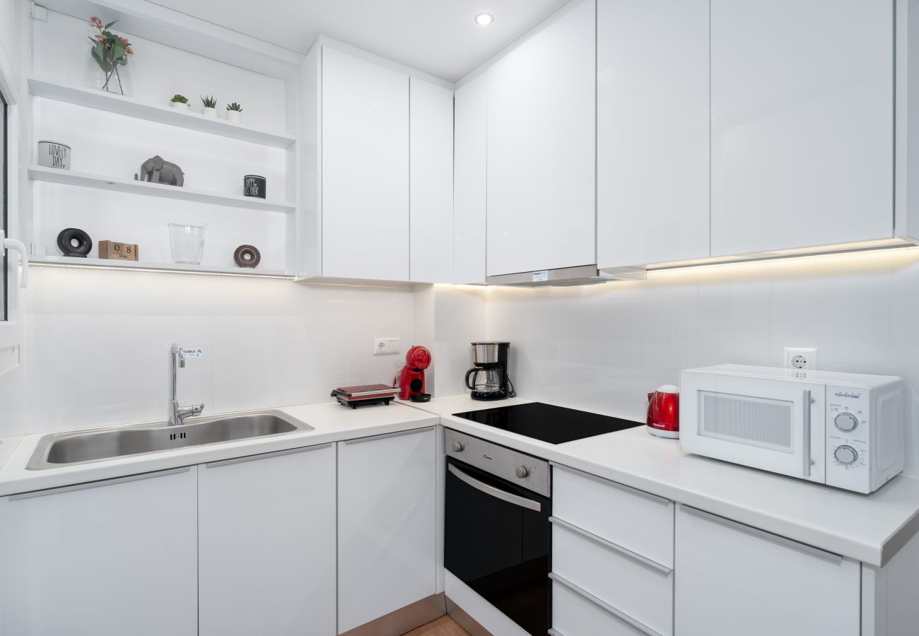 Apartment in Zografou - Modern 2 Bedrooms apartment, 5 mins walk to metro & Park