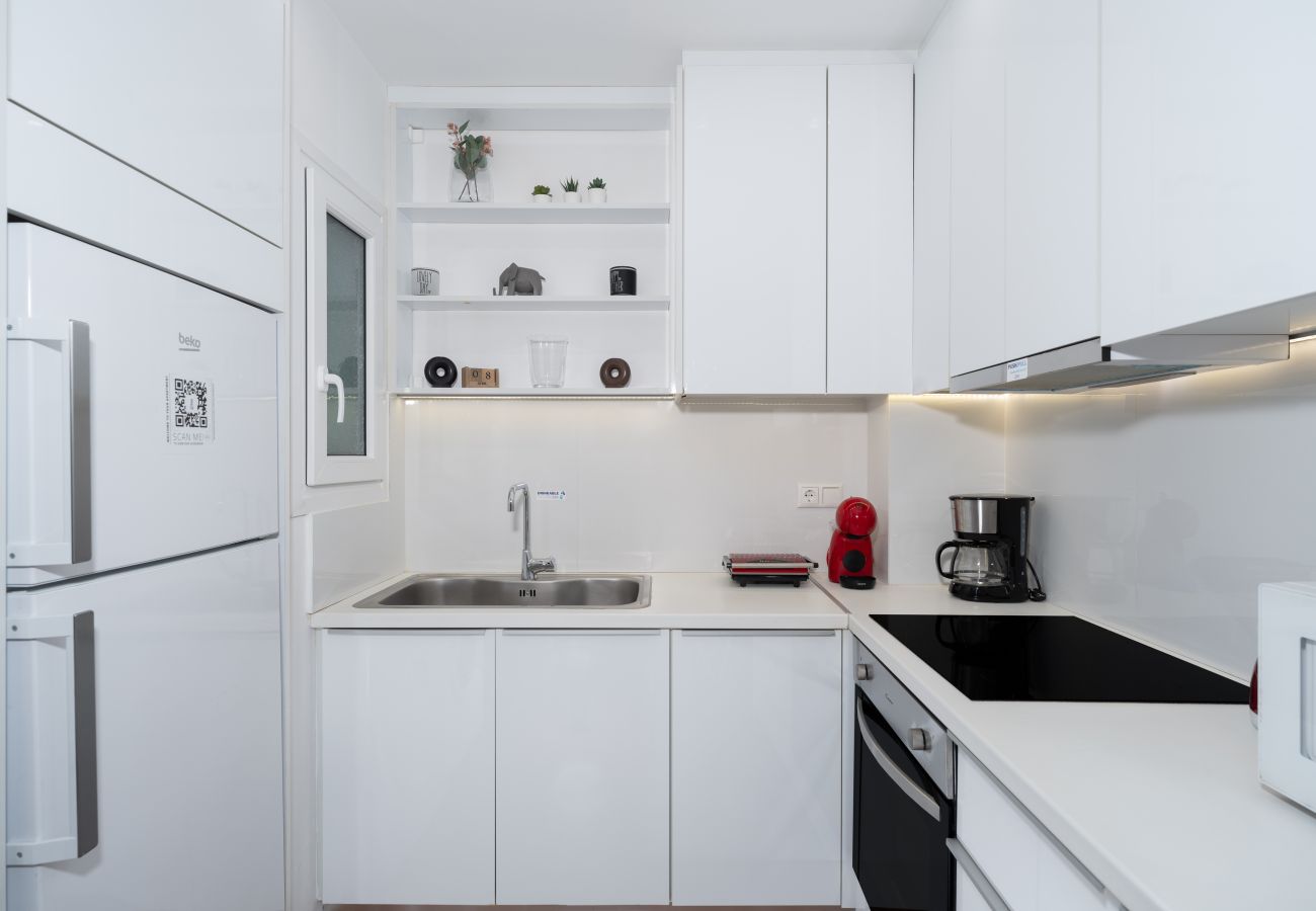 Apartment in Zografou - Modern 2 Bedrooms apartment, 5 mins walk to metro & Park