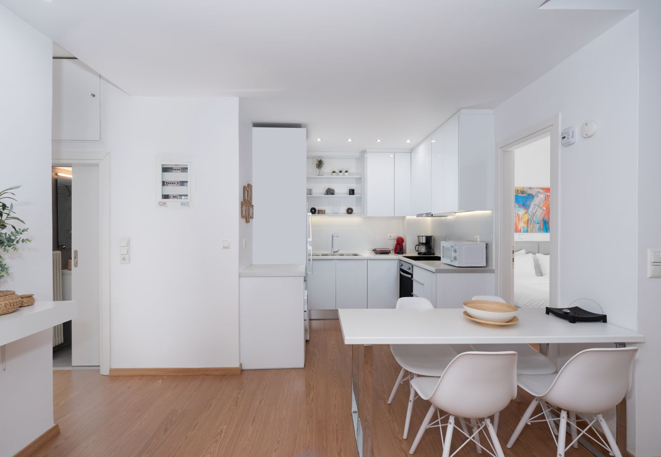 Apartment in Zografou - Modern 2 Bedrooms apartment, 5 mins walk to metro & Park