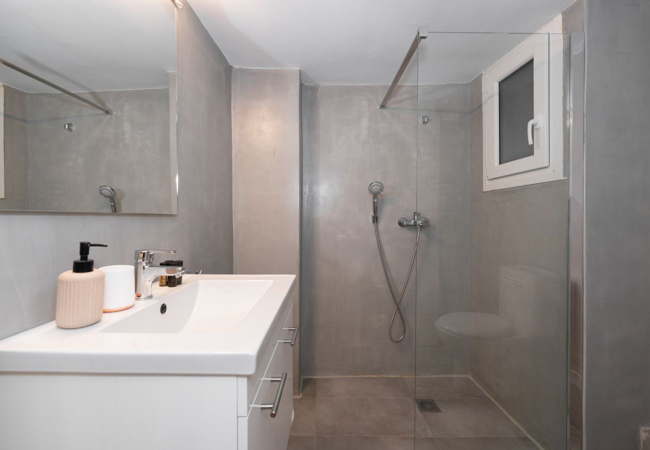 Apartment in Zografou - Modern 2 Bedrooms apartment, 5 mins walk to metro & Park