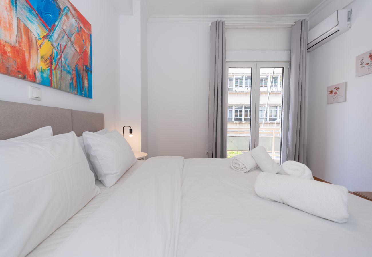 Apartment in Zografou - Modern 2 Bedrooms apartment, 5 mins walk to metro & Park