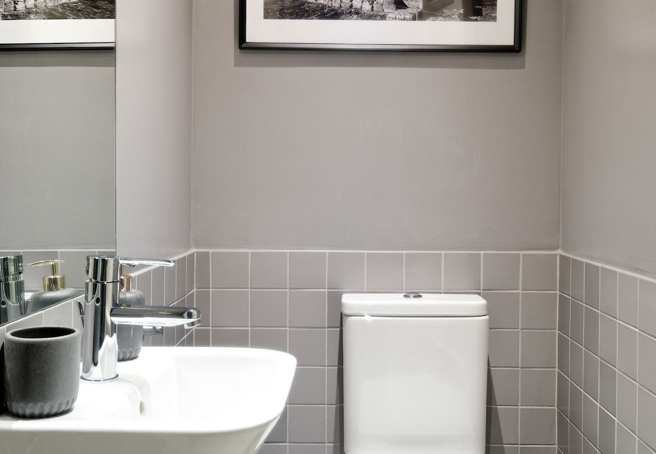Apartment in Athens - Art In Athens 4 bedrooms apartment, close to Goulandri Modern Art Museum In Pagrati