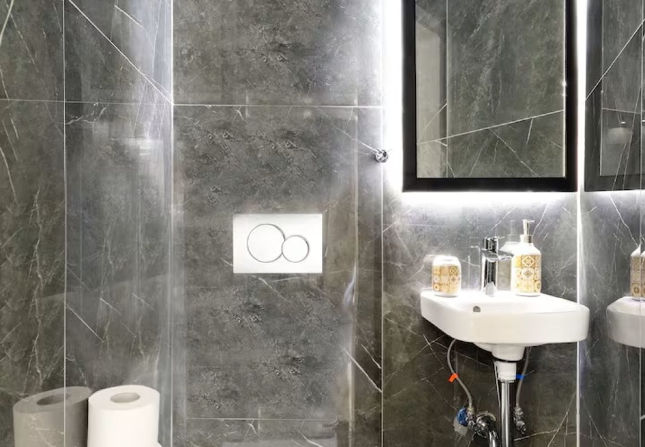 Apartment in Athens - Trojan Affair Paris, 3 bedrooms apartment with balcony and parking
