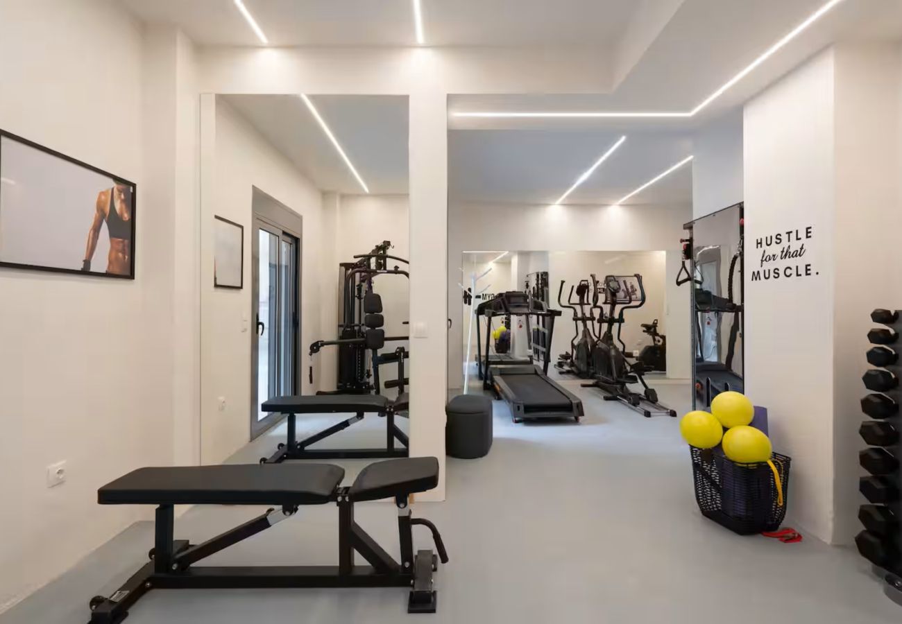 Apartment in Athens - Sunny Apartment in Athens with Balcony & Gym