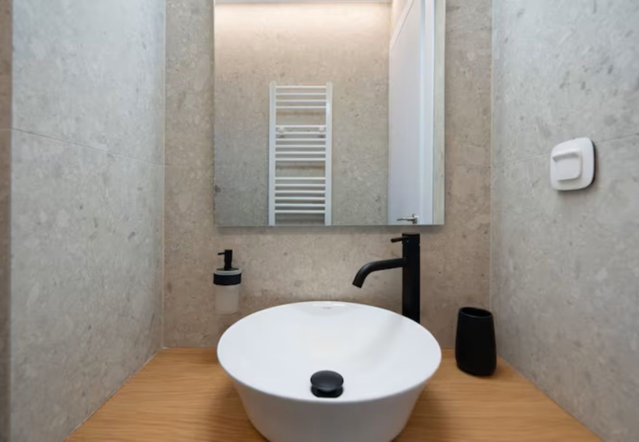 Apartment in Kallithea - Elegant “The Edge” Apartment with Balcony Pool/Gym