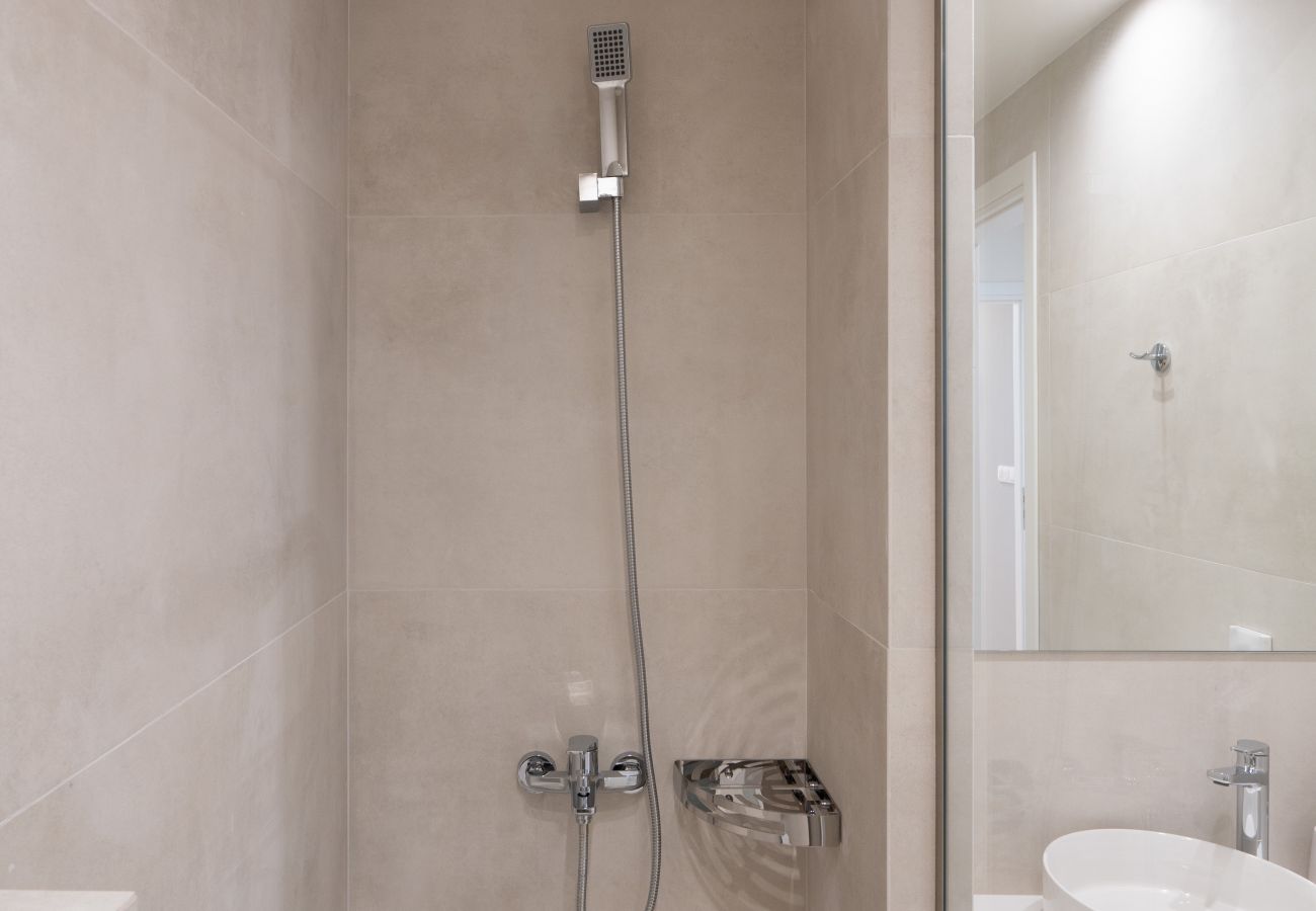 Apartment in Athens - Modern Athenian Apartment with Balcony near center
