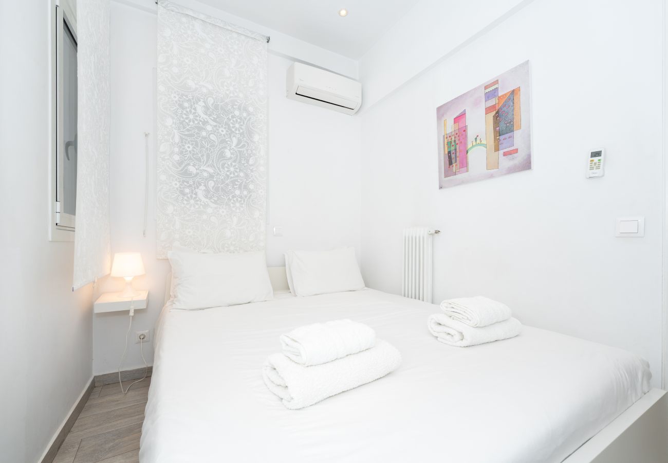 Apartment in Athens - Spacious Modern Apartment in Athens near Metro