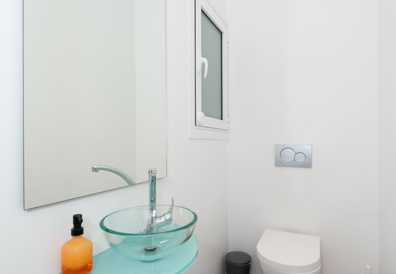 Apartment in Athens - Spacious Modern Apartment in Athens near Metro