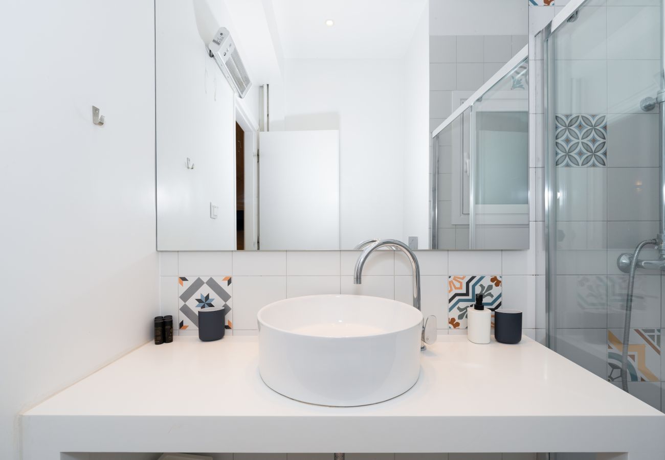 Apartment in Athens - Spacious Modern Apartment in Athens near Metro