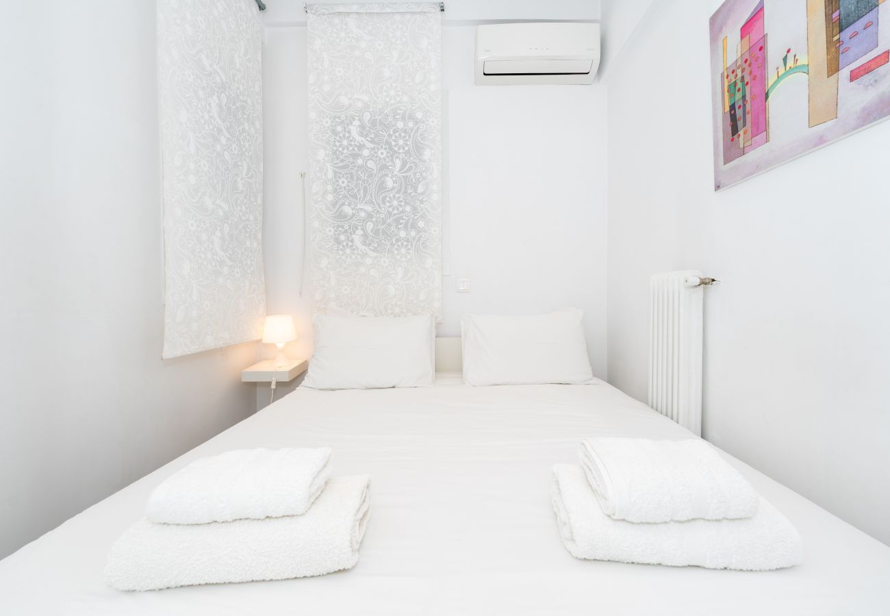 Apartment in Athens - Spacious Modern Apartment in Athens near Metro