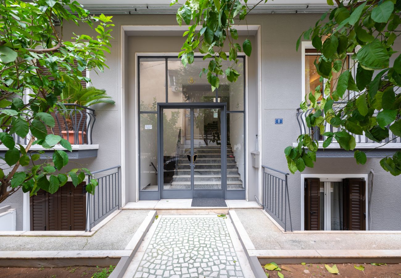 Apartment in Athens - Spacious Modern Apartment in Athens near Metro
