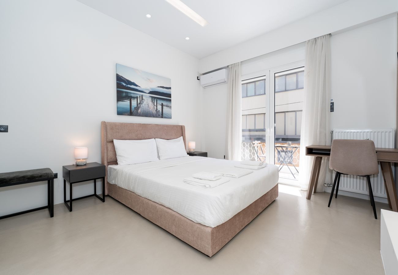 Studio in Athens - Minimal Studio with Balcony in Athens Center