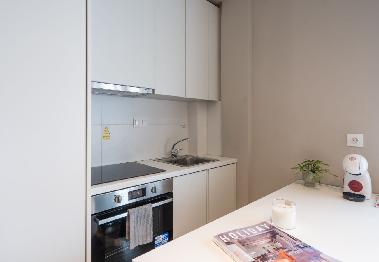 Apartment in Athens - Modern Apartment n Exarchia with Balcony & Gym
