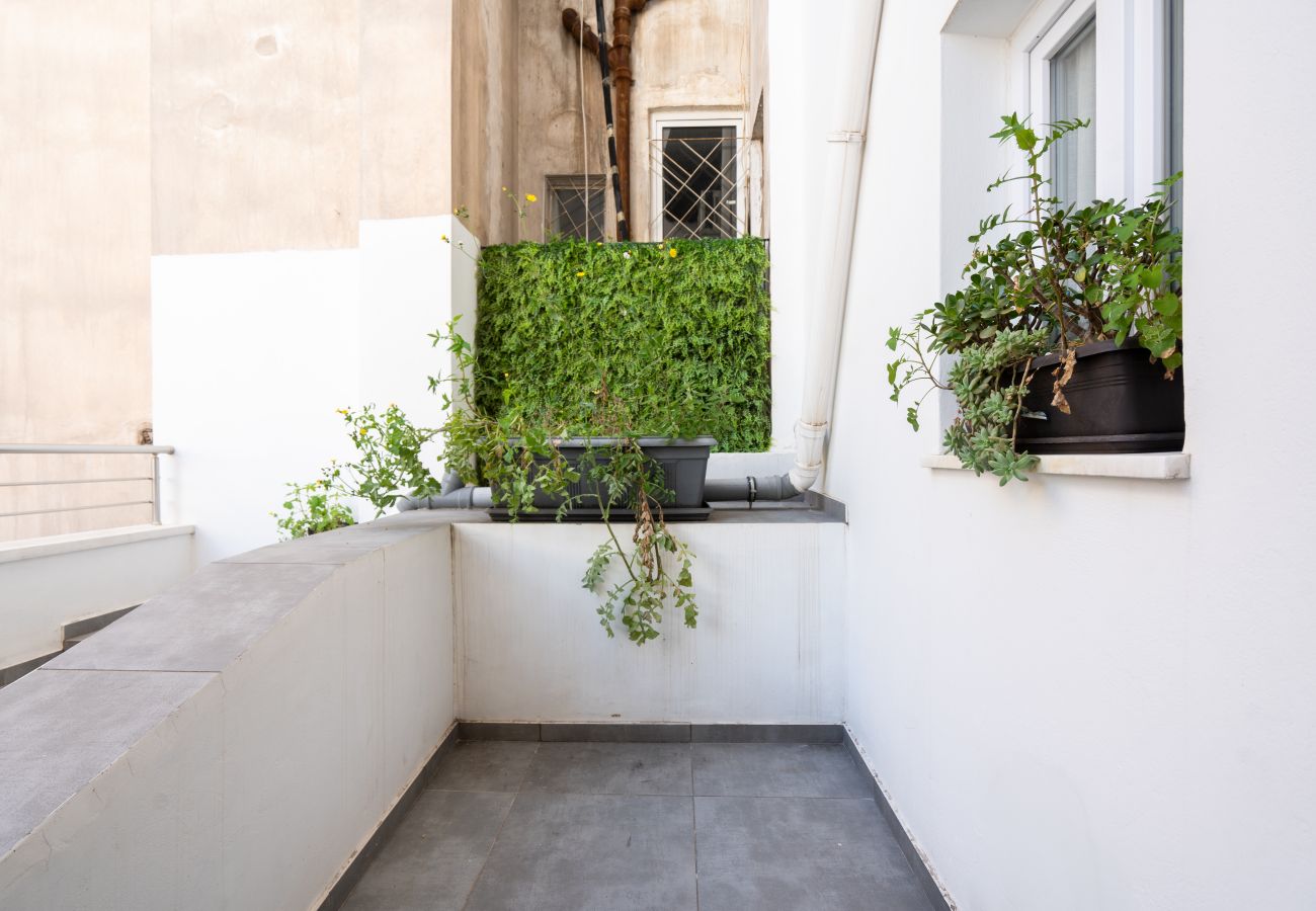 Apartment in Athens - Modern Apartment n Exarchia with Balcony & Gym