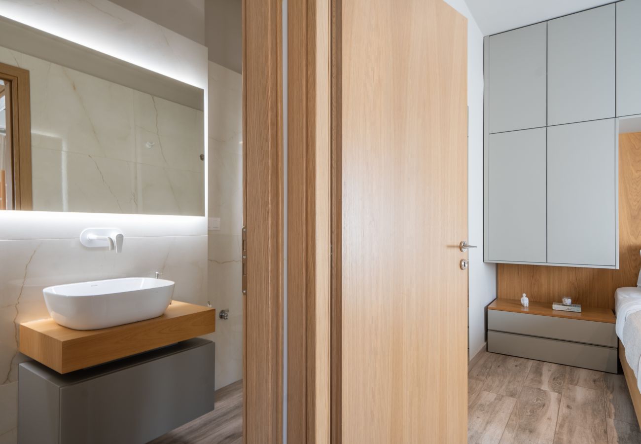 Apartment in Athens - Modern Apartment n Exarchia with Balcony & Gym