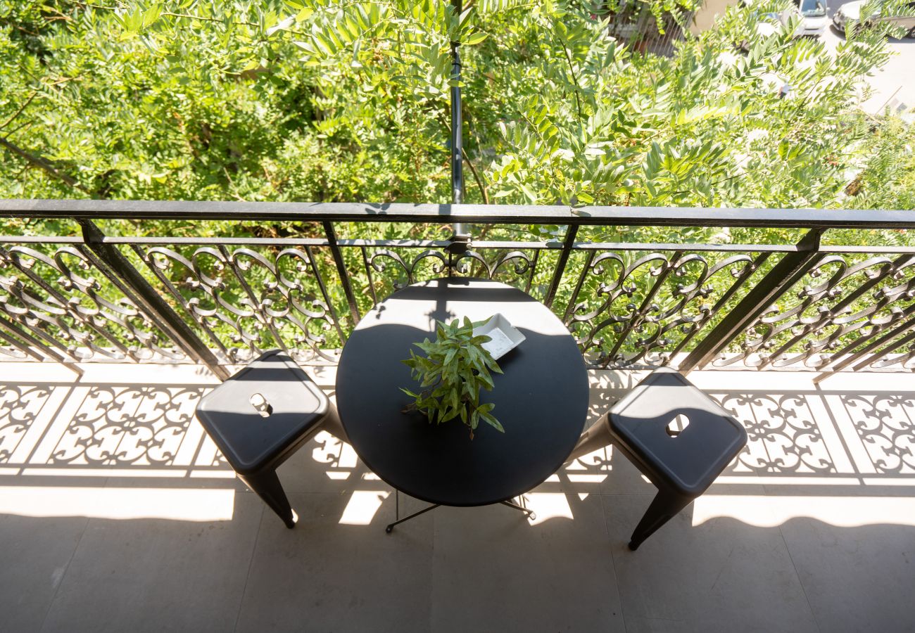 Apartment in Athens - Elegant Studio in Exarchia: Balcony, Laundry & Gym