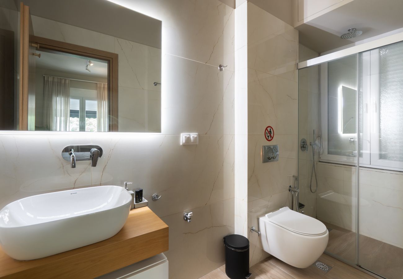 Studio in Athens - Bright Studio in Exarchia with Gym & Laundry
