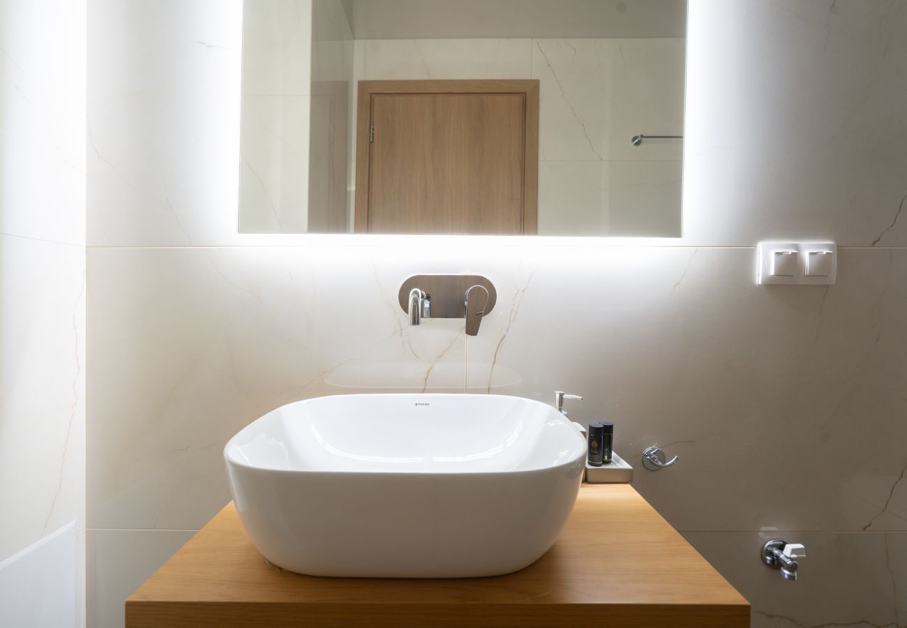 Studio in Athens - Bright Studio in Exarchia with Gym & Laundry