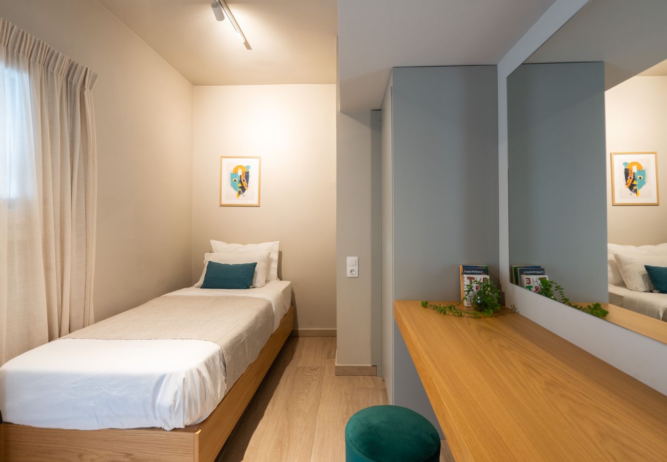 Apartment in Athens - Modern Apartment in Exarchia with Balcony & Gym