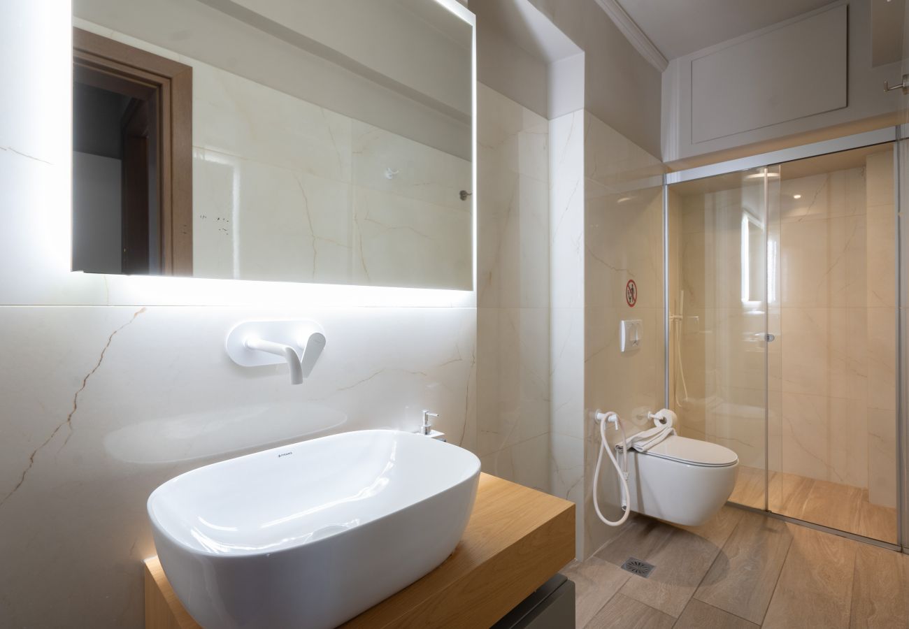 Apartment in Athens - Modern Apartment in Exarchia with Balcony & Gym