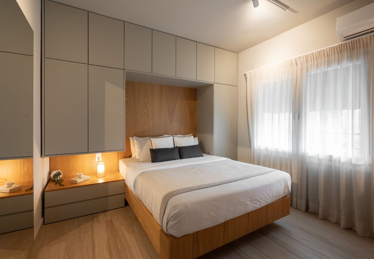 Apartment in Athens - Modern Apartment in Exarchia with Balcony & Gym