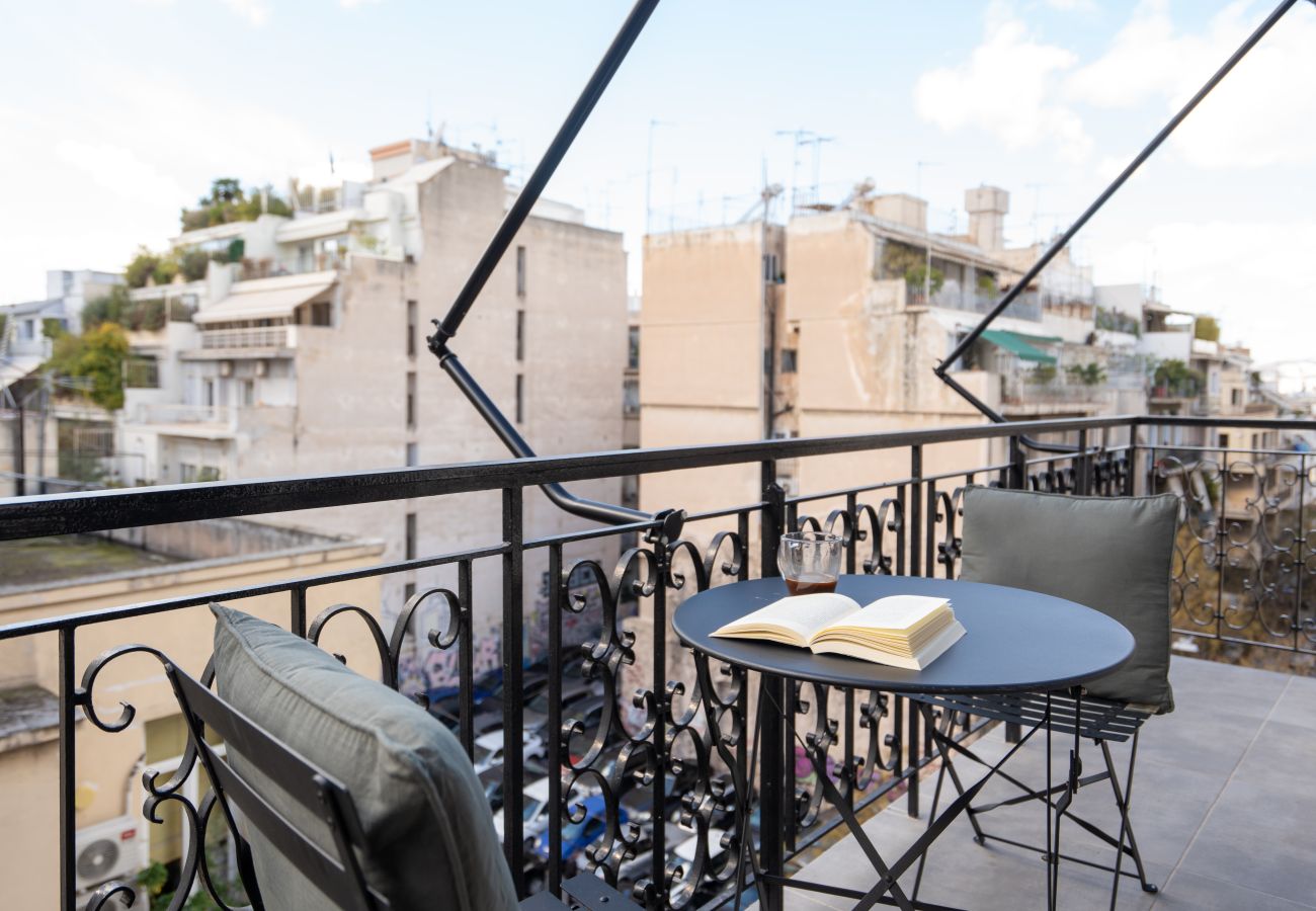 Apartment in Athens - Modern Apartment in Exarchia with Balcony & Gym