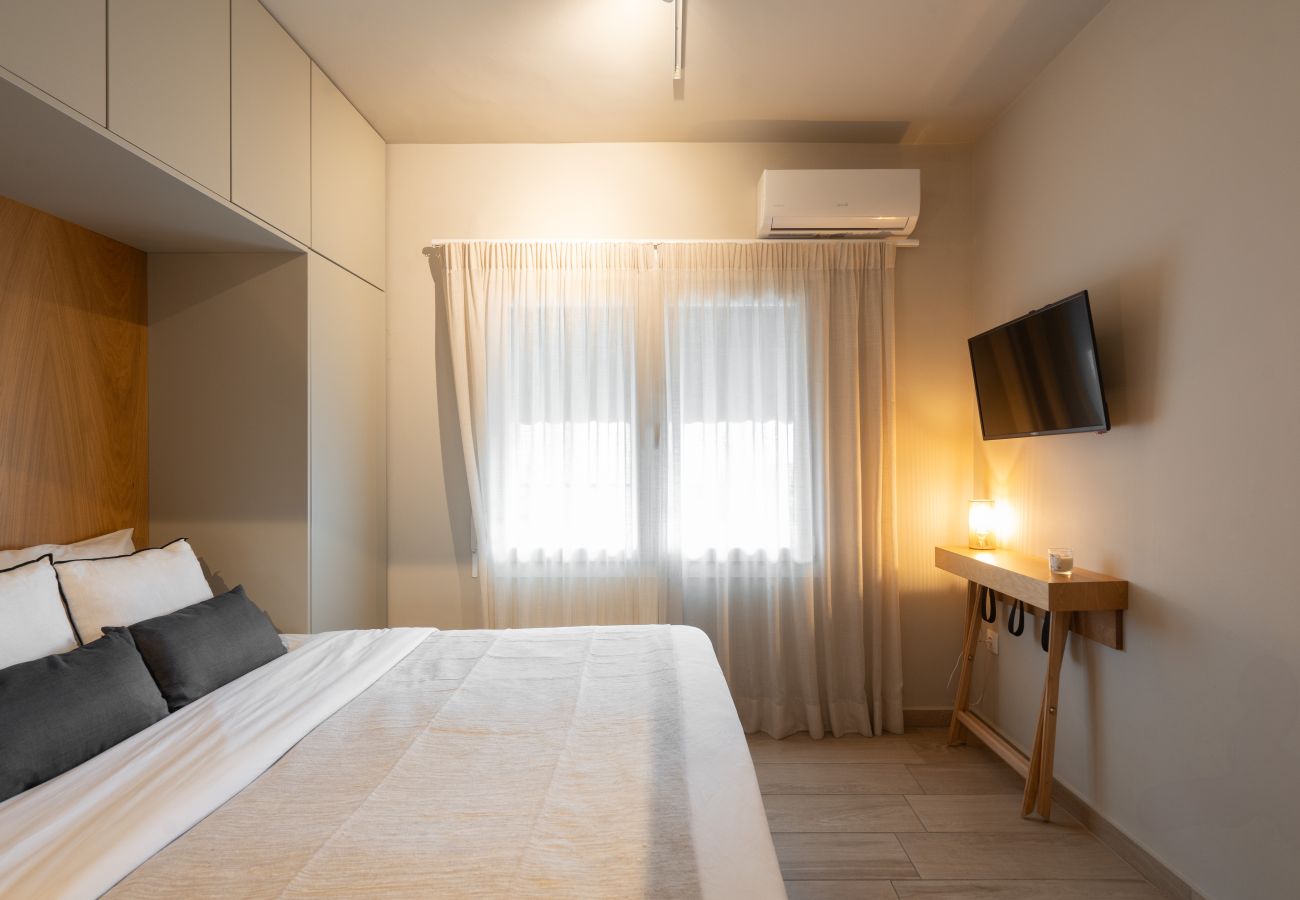 Apartment in Athens - Modern Apartment in Exarchia with Balcony & Gym