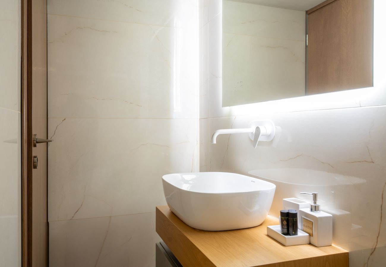 Apartment in Athens - Modern Apartment in Exarchia with Balcony & Gym