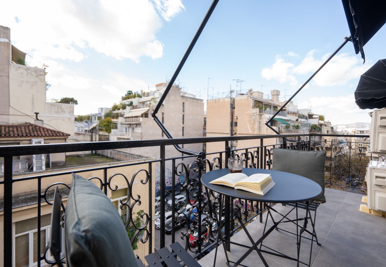 Apartment in Athens - Modern Apartment in Exarchia with Balcony & Gym