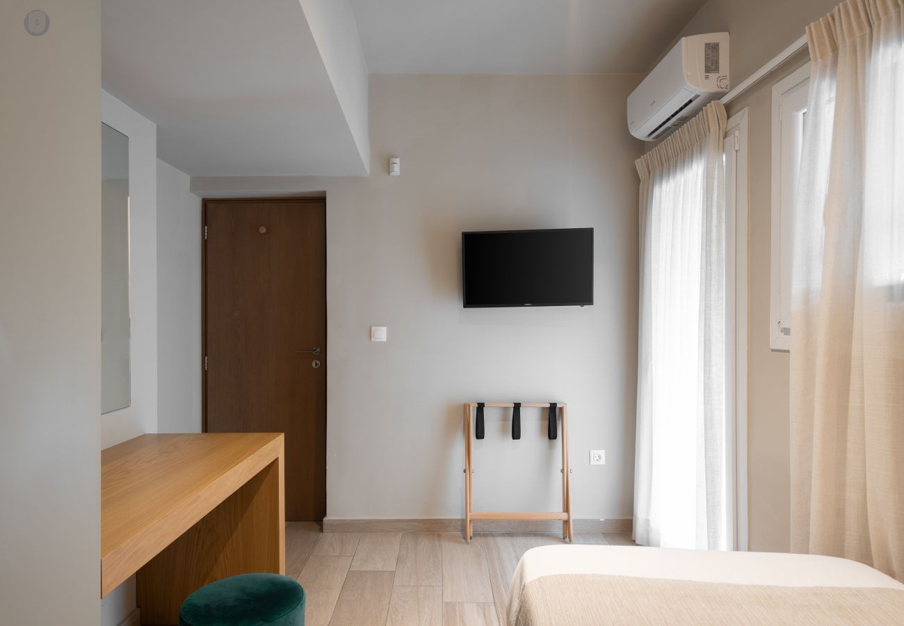 Apartment in Athens - Modern Apartment in Exarchia with Balcony & Gym