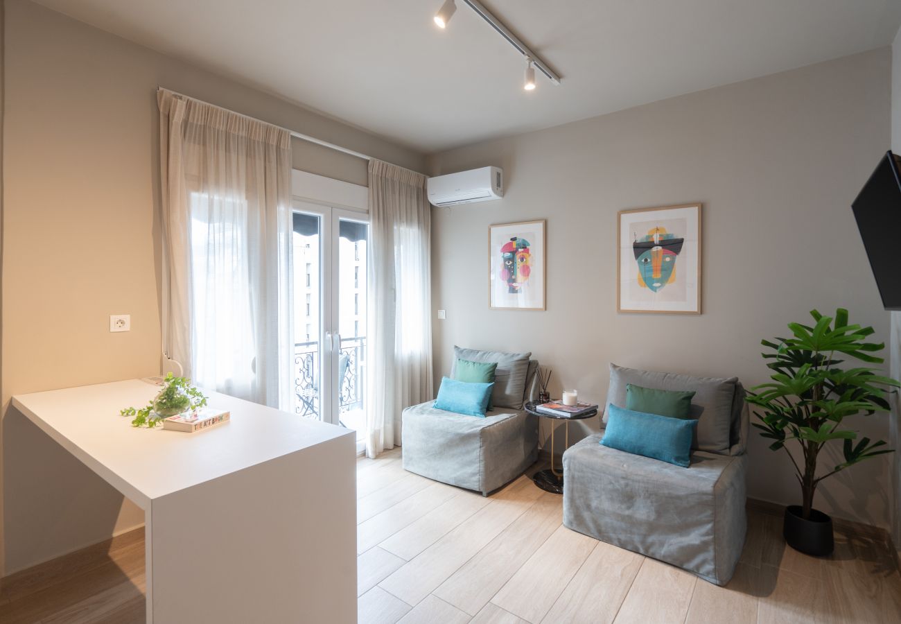Apartment in Athens - Modern Apartment in Exarchia with Balcony & Gym