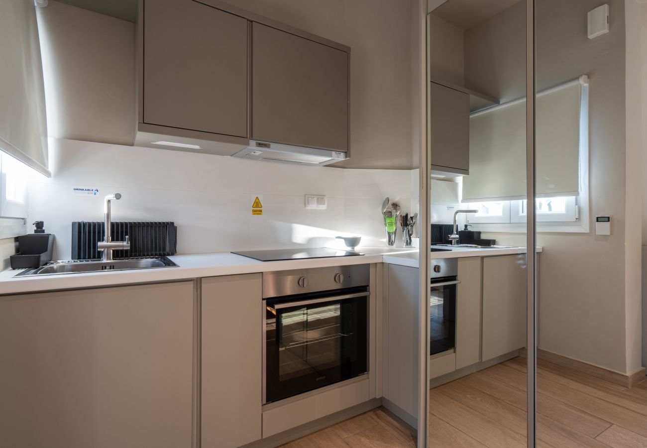 Studio in Athens - Upper Penthouse with Large Terrace, Laundry & Gym