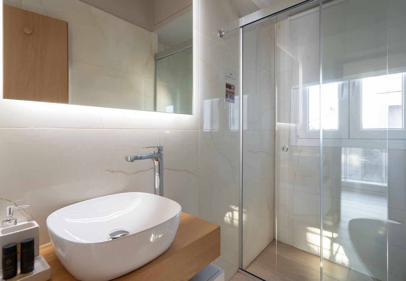 Studio in Athens - Upper Penthouse with Large Terrace, Laundry & Gym