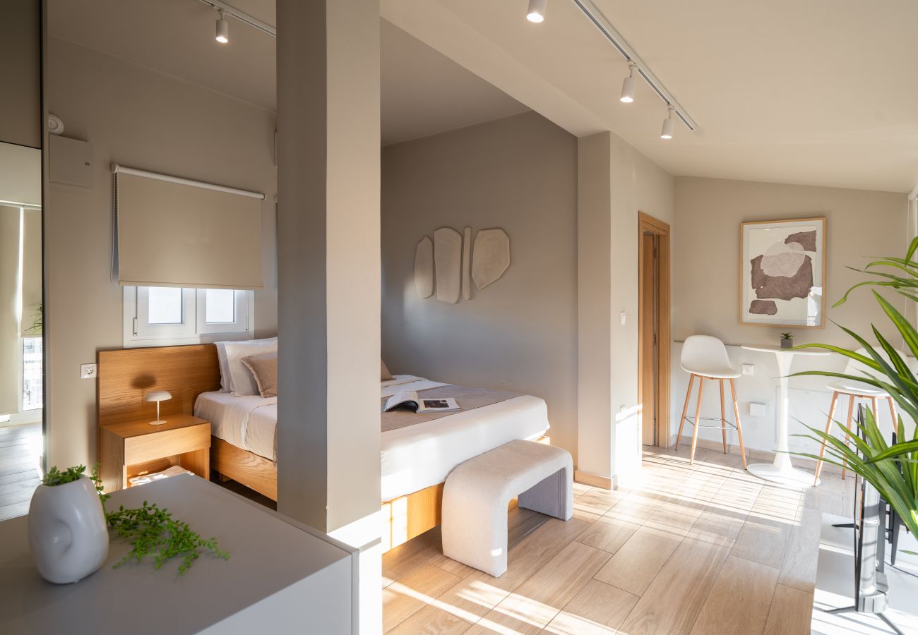 Studio in Athens - Upper Penthouse with Large Terrace, Laundry & Gym