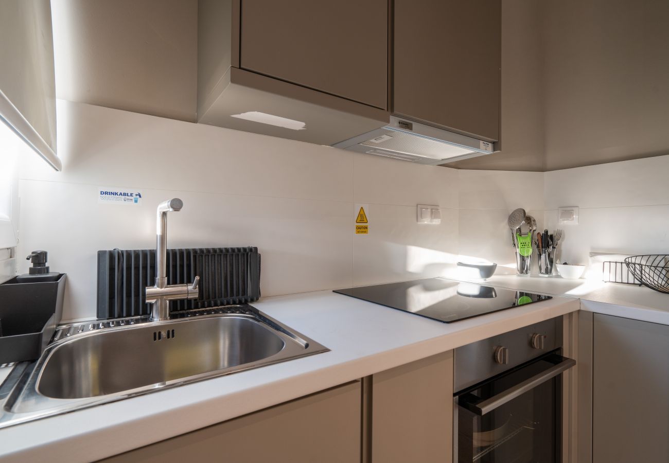 Studio in Athens - Upper Penthouse with Large Terrace, Laundry & Gym