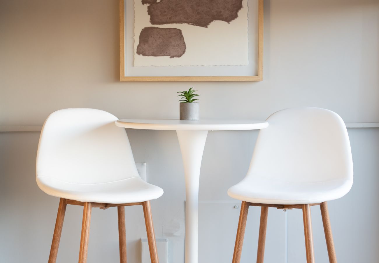 Studio in Athens - Upper Penthouse with Large Terrace, Laundry & Gym