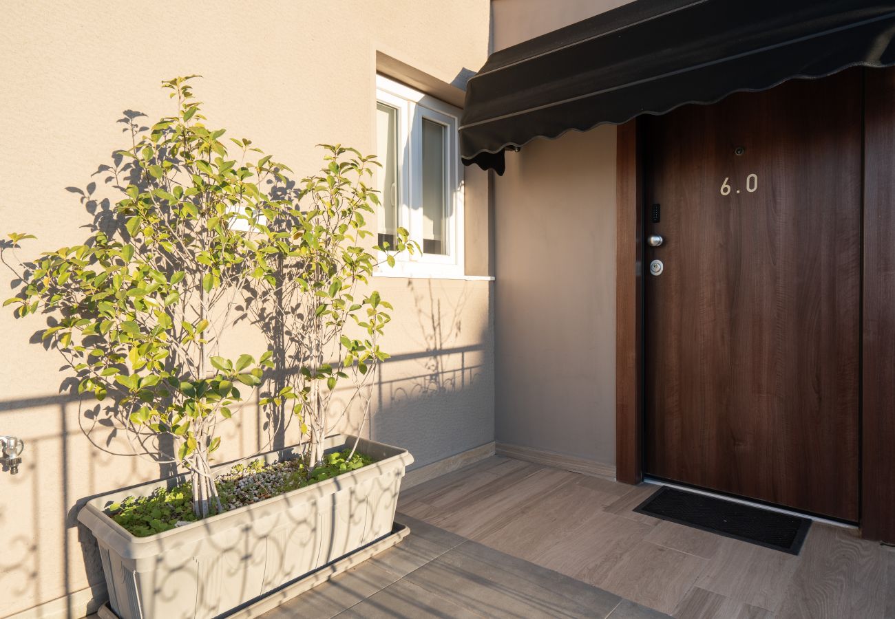 Studio in Athens - Upper Penthouse with Large Terrace, Laundry & Gym