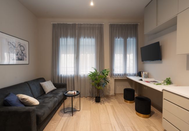 Apartment in Athens - Spacious Apartment in Exarchia with Gym & Laundry