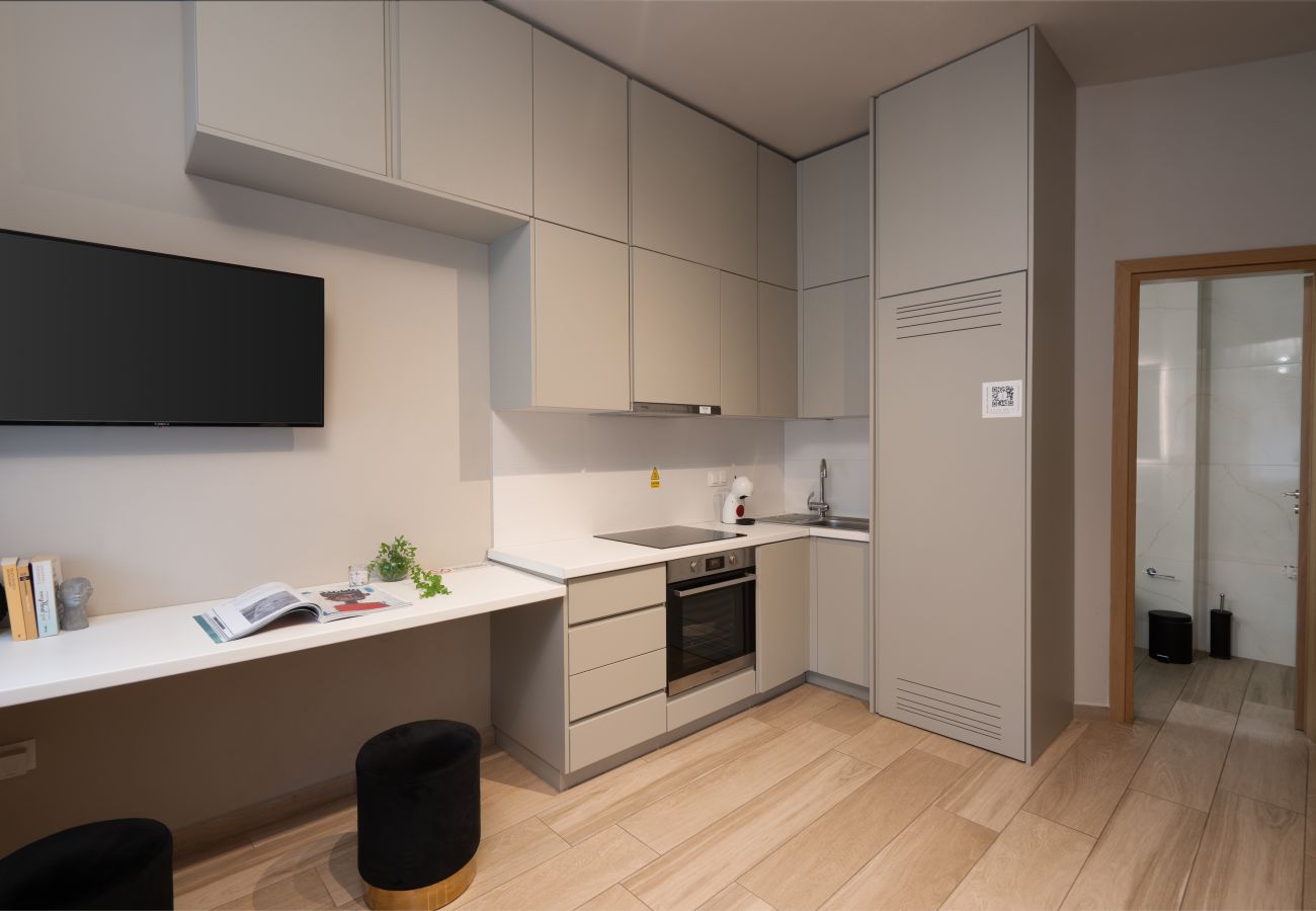 Apartment in Athens - Spacious Apartment in Exarchia with Gym & Laundry