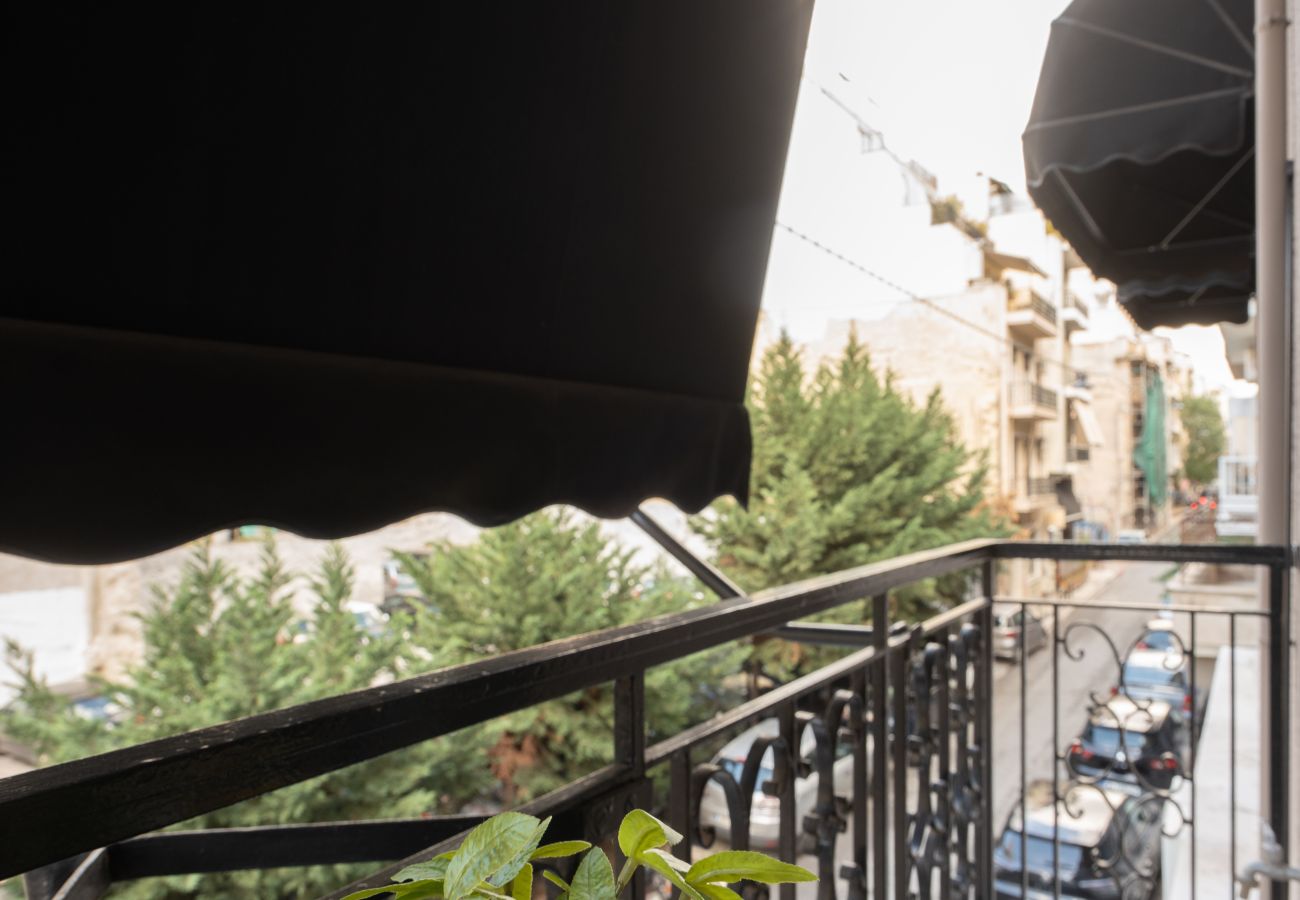 Apartment in Athens - Spacious Apartment in Exarchia with Gym & Laundry