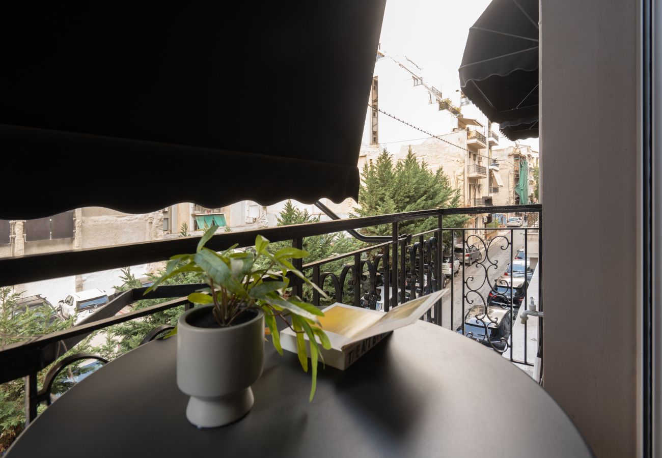 Apartment in Athens - Spacious Apartment in Exarchia with Gym & Laundry