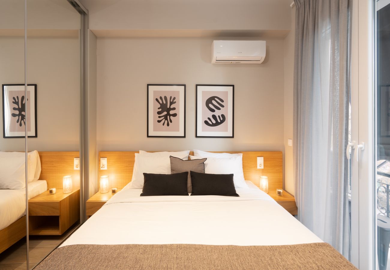 Apartment in Athens - Spacious Apartment in Exarchia with Gym & Laundry