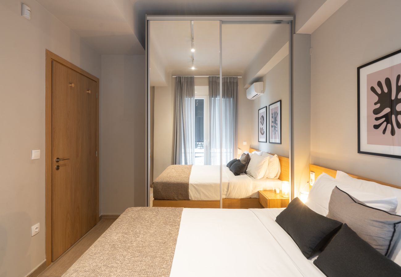 Apartment in Athens - Spacious Apartment in Exarchia with Gym & Laundry