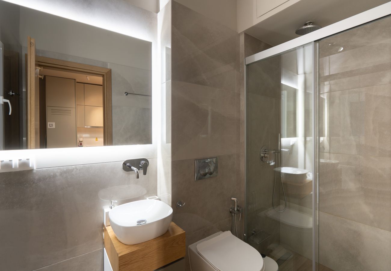 Studio in Athens - Modern Serviced Studio In Athens w/ Laundry & Gym