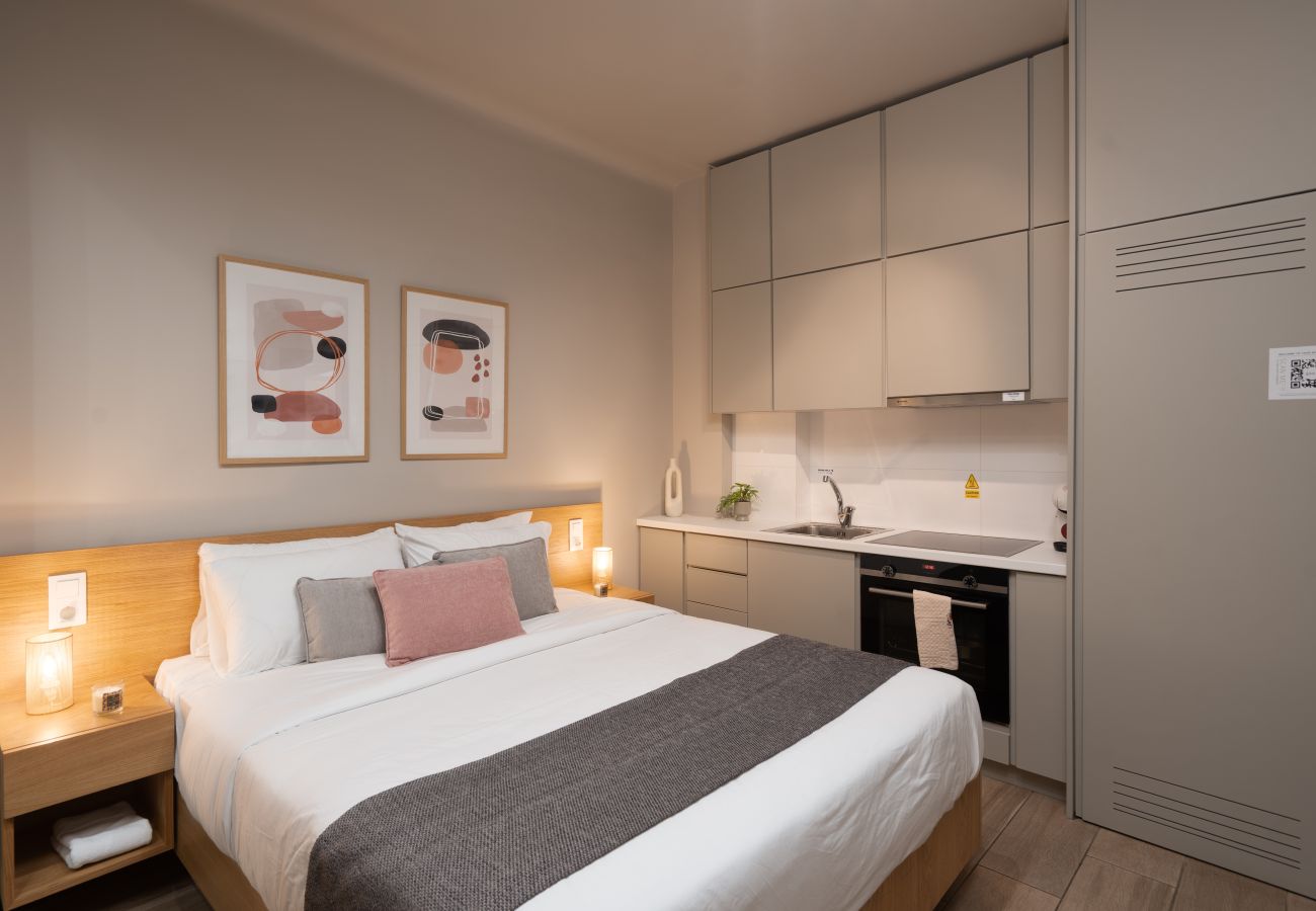 Studio in Athens - Modern Serviced Studio In Athens w/ Laundry & Gym