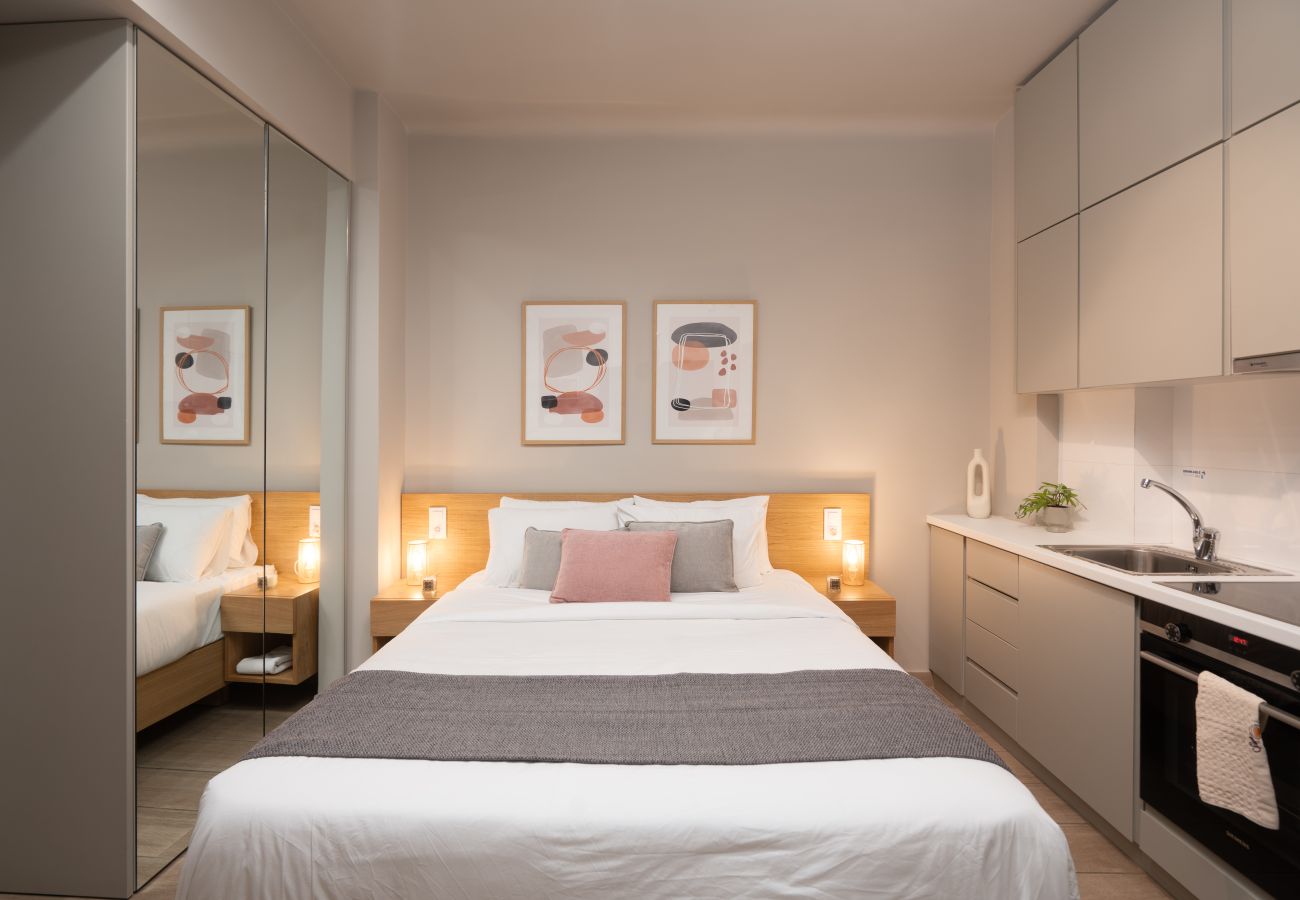 Studio in Athens - Modern Serviced Studio In Athens w/ Laundry & Gym