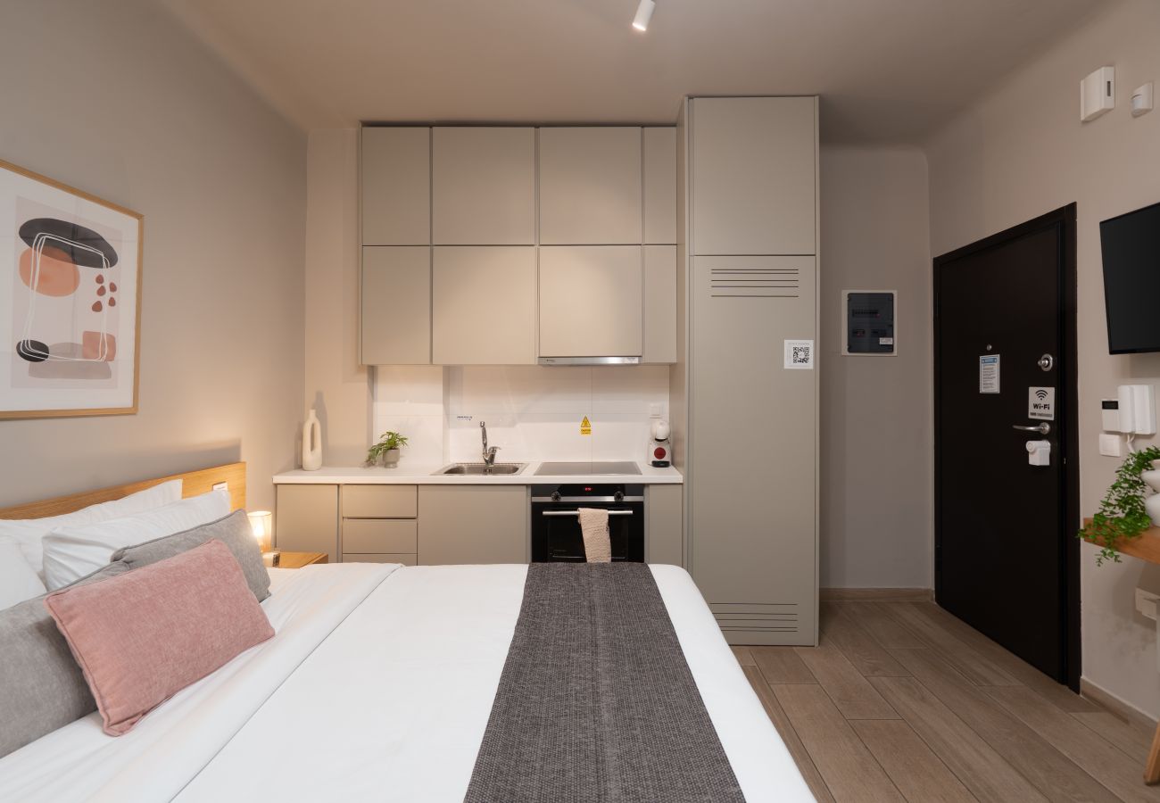 Studio in Athens - Modern Serviced Studio In Athens w/ Laundry & Gym