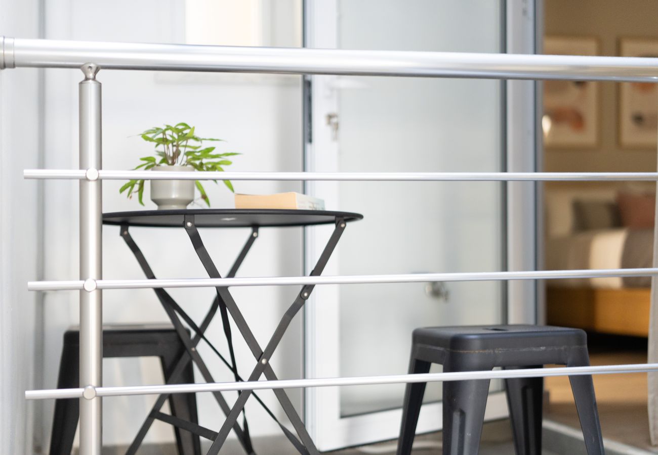Studio in Athens - Modern Serviced Studio In Athens w/ Laundry & Gym