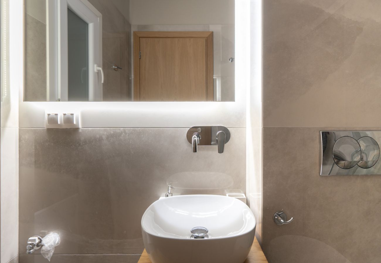 Studio in Athens - Modern Serviced Studio In Athens w/ Laundry & Gym
